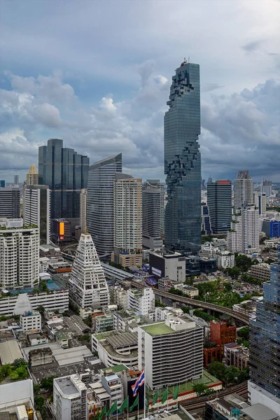 Mahanakhon tower och skyskrapor i Sathorn, Bangkok, Thailand — Stockfoto