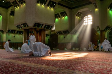 MAKKAH, SAUDI ARABIA - CIRCA DEC 2016 : Muslim pilgrims in 'ihra clipart