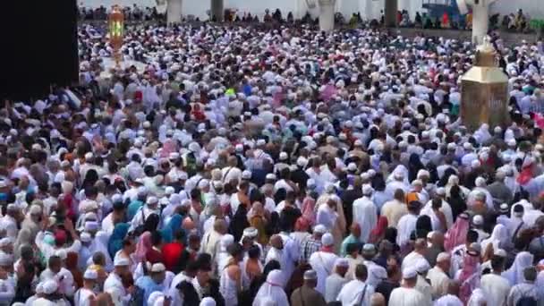 Vista Superior Estática Peregrinos Muçulmanos Circunambular Tawaf Kaabah Rodadas Contra — Vídeo de Stock