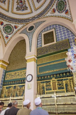 Medine, Suudi Arabistan - 2014 Çemberi: Seyyahlar dua ediyorlar