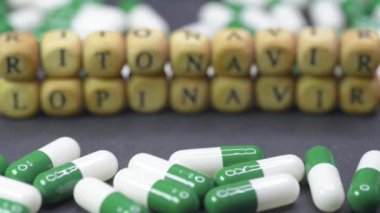Covid-19 tedavisi için Ritonavir lopinavir tabletlerine odaklanmak için odaktan (OOF) statik atış.