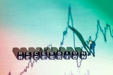 2 ton gradyan renk, düşük tuşlu seçici odak minyatür figür ve arka planda odak dışı konsept ile 'durgunluk' konsepti. Kasıtlı olarak uzun gölge .