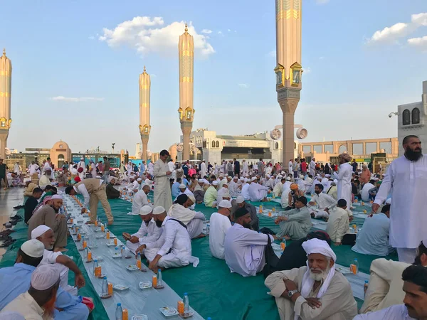 Madinah Saudi Arabia Circa Květen 2019 Muslimové Připravují Půstu Při — Stock fotografie