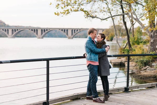 Couple Embracing Riverside Potomac River Georgetown Washington Francis Scott Key — Stock Photo, Image