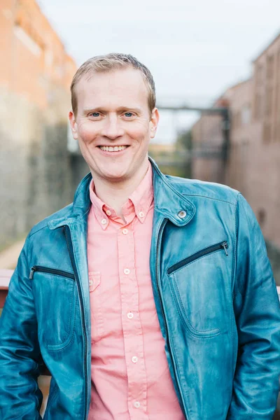 Handsome Smiling Caucasian Man Stylishly Dressed Head Shoulders Portrait Looking — Stock Photo, Image