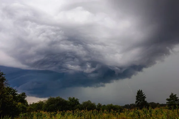 Gewitterwolken saskatchewan ominöse Weizenfelder — Stockfoto