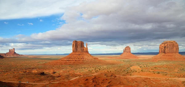 Panoramiczne widoki na Monument Valley — Zdjęcie stockowe