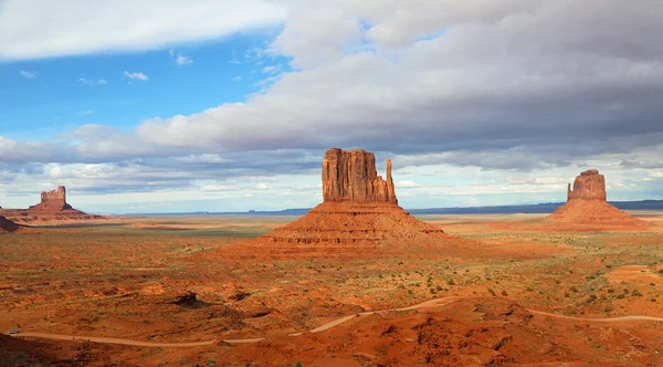 Wolken boven monument valley — Stockfoto