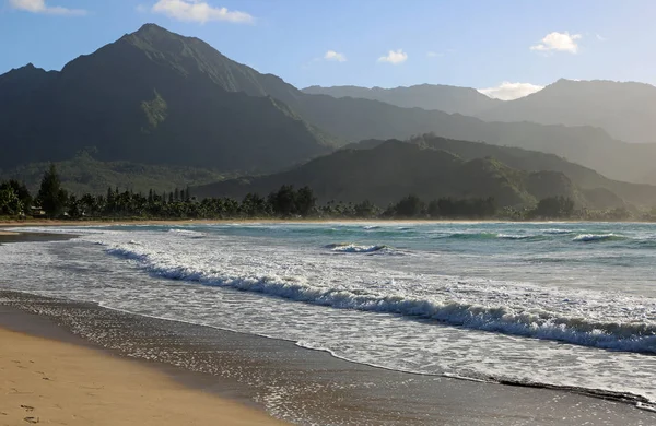 Mountains on Hanalei Bay — Stock Photo, Image