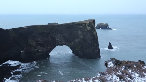 Dyrholaey Arch - Islandia — Vídeo de stock