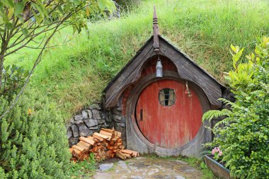 Hobbit house ile ahşap yığını