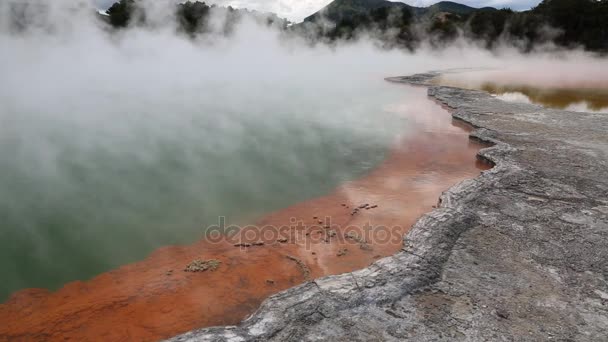 Eau bouillante en Champagne Piscine — Video