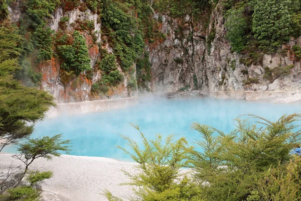 Lago cratera inferno — Fotografia de Stock