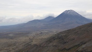 MT Tongariro akan bulutlar