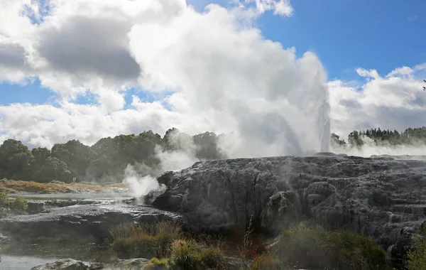 Antes da erupção - Pohutu — Fotografia de Stock