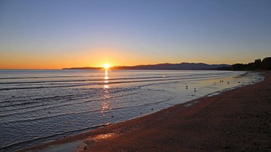 Golden Bay Doğum gündoğumu