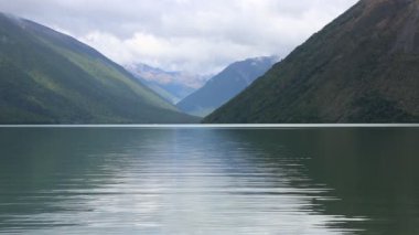 Rotoiti göl Dağları