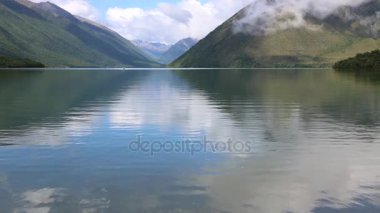 Motorbot üzerinde Rotoiti