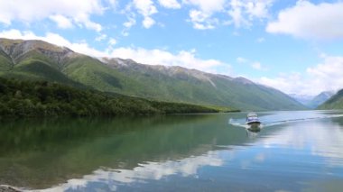 Taksinin Rotoiti üzerinde