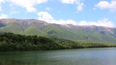 Rotoiti dağlar aralığı