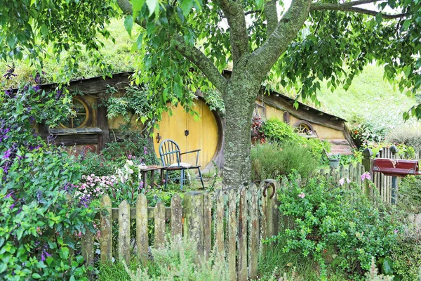 Bahçe ve Hobbit sığınağın