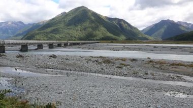 Waimakariri Nehri Köprüsü araba araba
