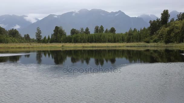 Отражение в озере Мэтесон — стоковое видео
