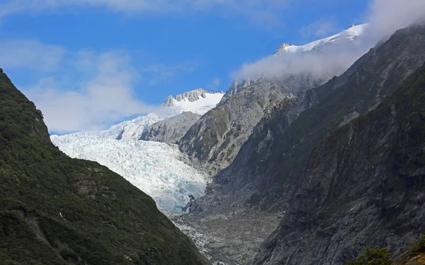 Cliffs Franz Josef glacier çevresinde — Stok fotoğraf