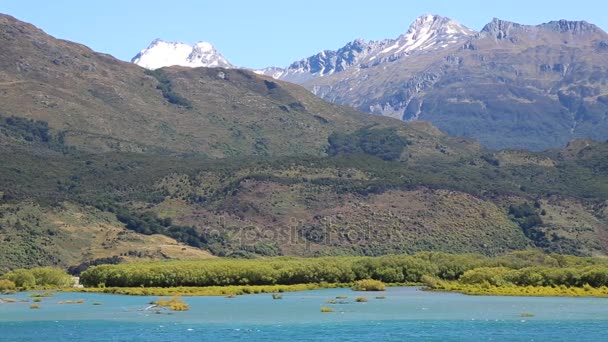 Südliche Alpen am Wanaka-See — Stockvideo