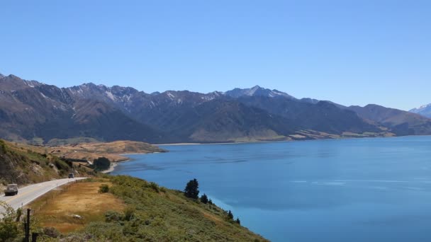 Malebná silnice na Hawea Lake — Stock video