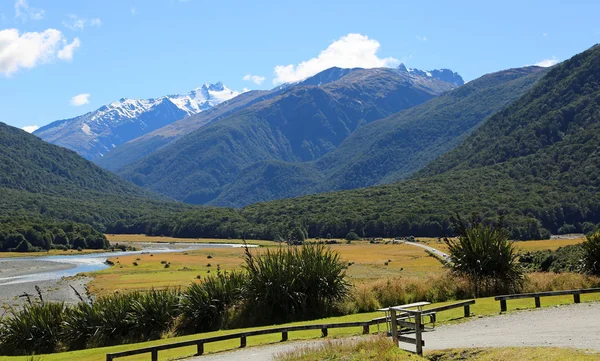 Picnick plaats in Makarora vallei — Stockfoto