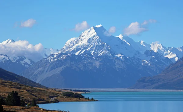 Mount Cook on Pukaki Lake — Stock Photo, Image