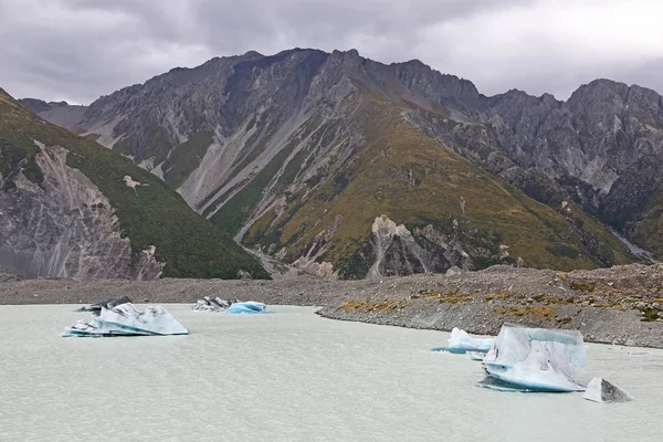 在塔斯曼冰川湖冰山 — 图库照片