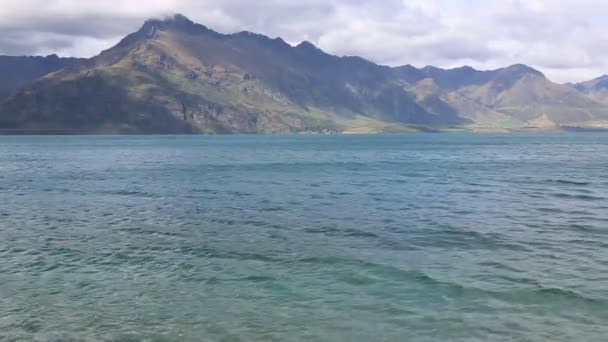 En el lago Wakatipu — Vídeo de stock