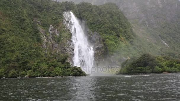 Bowen Falls - Milford Sound — Vídeos de Stock