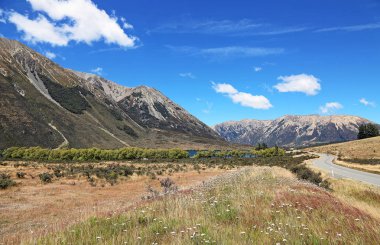 Doğal yolu kıvrıla kıvrıla