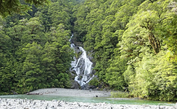 Фантастический водопад - гора Аспиринг — стоковое фото