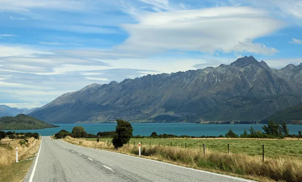Yol ve güvercin Adası
