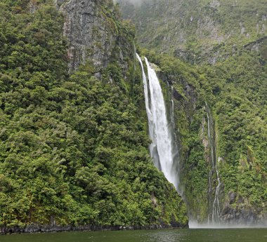 Kare, Stirling Falls