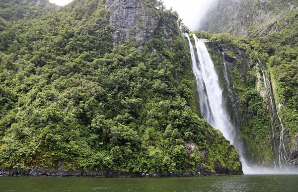 Stirling Falls - Nueva Zelanda —  Fotos de Stock