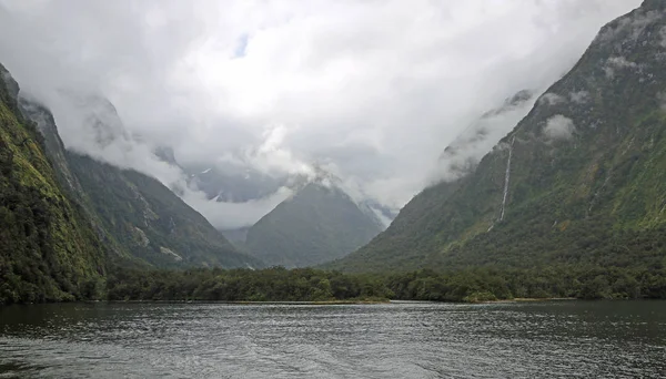 Landskap i Milford Sound — Stockfoto