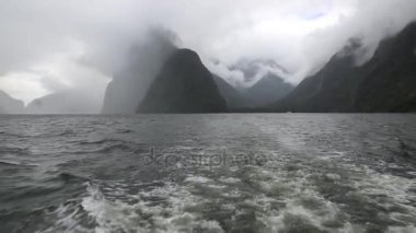 Milford Sound 'daki Mitre Tepesi