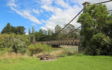 Clifden asma köprü ile manzara