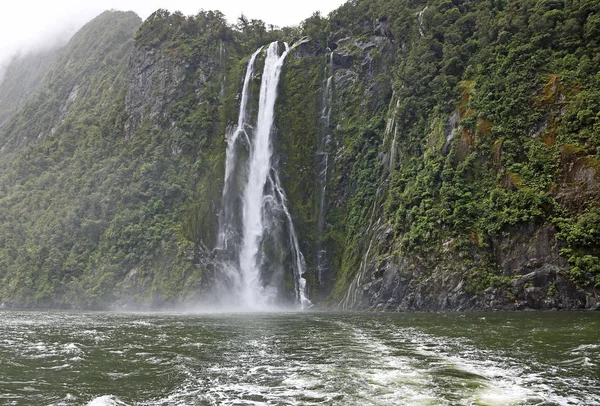 Stirling Falls - nya Zeeland — Stockfoto