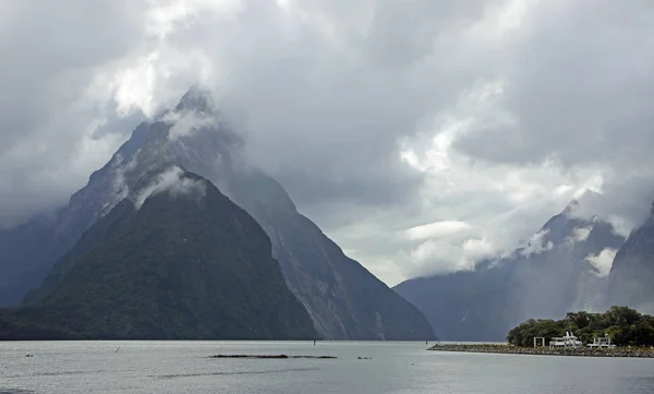 Mitre Peak - Nya Zeeland — Stockfoto