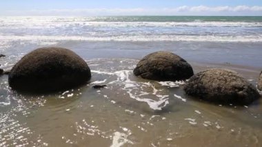 Moeraki Boulders su