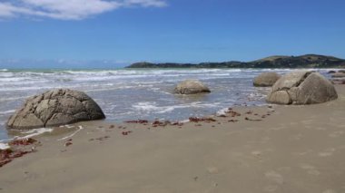 Moeraki Boulders sahilde