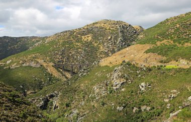Bir viyadük ile manzara
