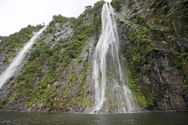 Dört kız kardeş Falls