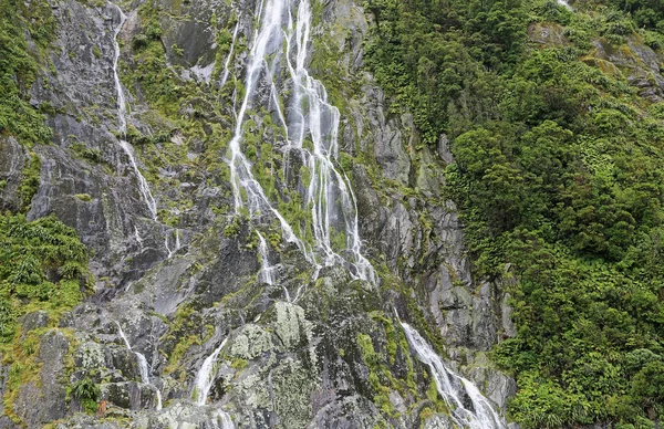Roca y cascadas — Foto de Stock